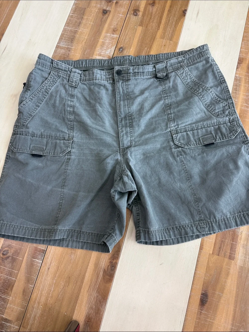 Wrangler Men's Cargo Shorts in Olive